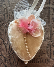 Load image into Gallery viewer, Silk Velvet Heart Tokens