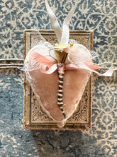 Load image into Gallery viewer, Silk Velvet Heart Tokens