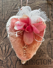 Load image into Gallery viewer, Silk Velvet Heart Tokens