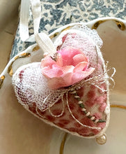 Load image into Gallery viewer, Sweetheart Velvet Heart Tokens