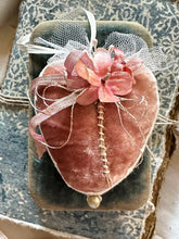 Load image into Gallery viewer, Silk Velvet Heart Tokens