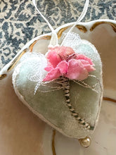 Load image into Gallery viewer, Sweetheart Velvet Heart Tokens