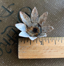 Load image into Gallery viewer, 4 Rusted Aged Metal Flower Crowns