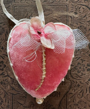 Load image into Gallery viewer, Silk Velvet Heart Tokens
