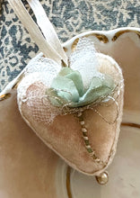 Load image into Gallery viewer, Sweetheart Velvet Heart Tokens
